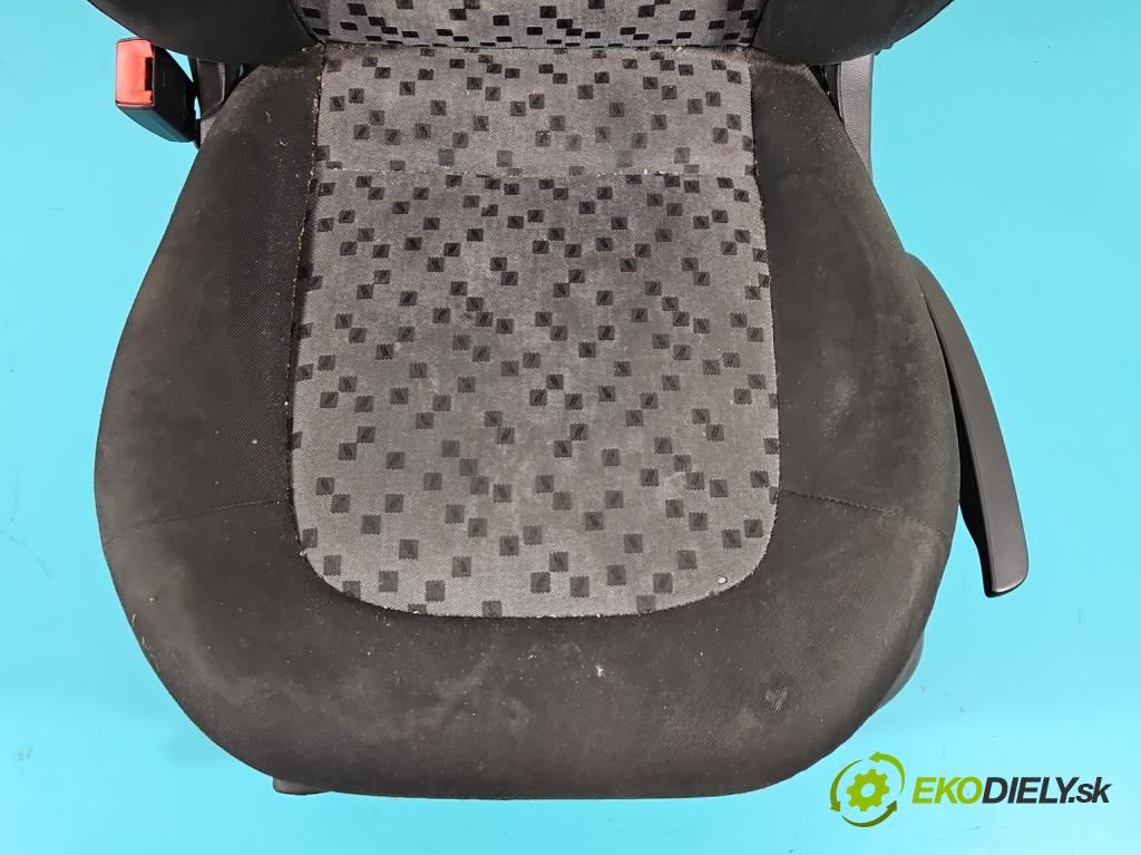 Skoda Fabia I 1999-2007 1.2 12V 64 HP manual 47 kW 1198 cm3 5- Sedačka ľavý  (Sedačky, sedadlá)