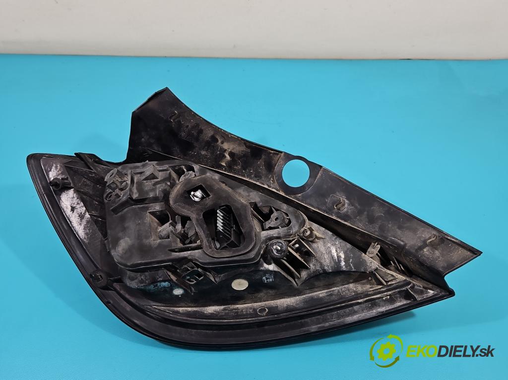 Opel Astra III 2004-2014 1.8 16V 125 hp manual 92 kW 1796 cm3 5- světlo zadní pravé 24-451-837 (Klika dveří ostatní)