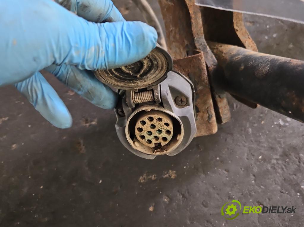 Seat Toledo II 1998-2004 1.6 16V 105 hp manual 77 kW 1598 cm3 4- oko tažné  (Tažná zařízení)