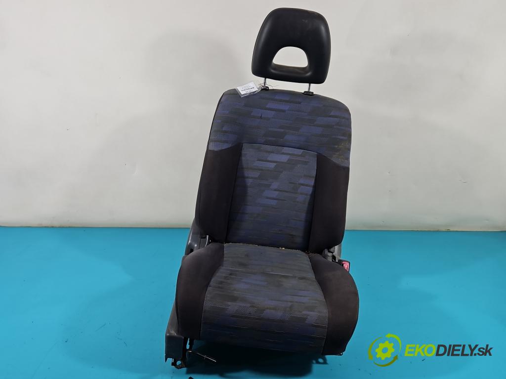 Toyota Rav4 I 1994-2000 2.0 16V 129 HP manual 95 kW 1998 cm3 5- Sedačka pravý  (Sedačky, sedadlá)