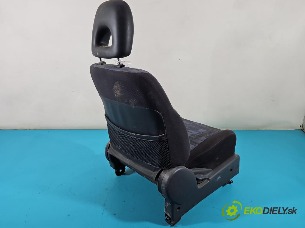 Toyota Rav4 I 1994-2000 2.0 16V 129 HP manual 95 kW 1998 cm3 5- Sedačka pravý  (Sedačky, sedadlá)