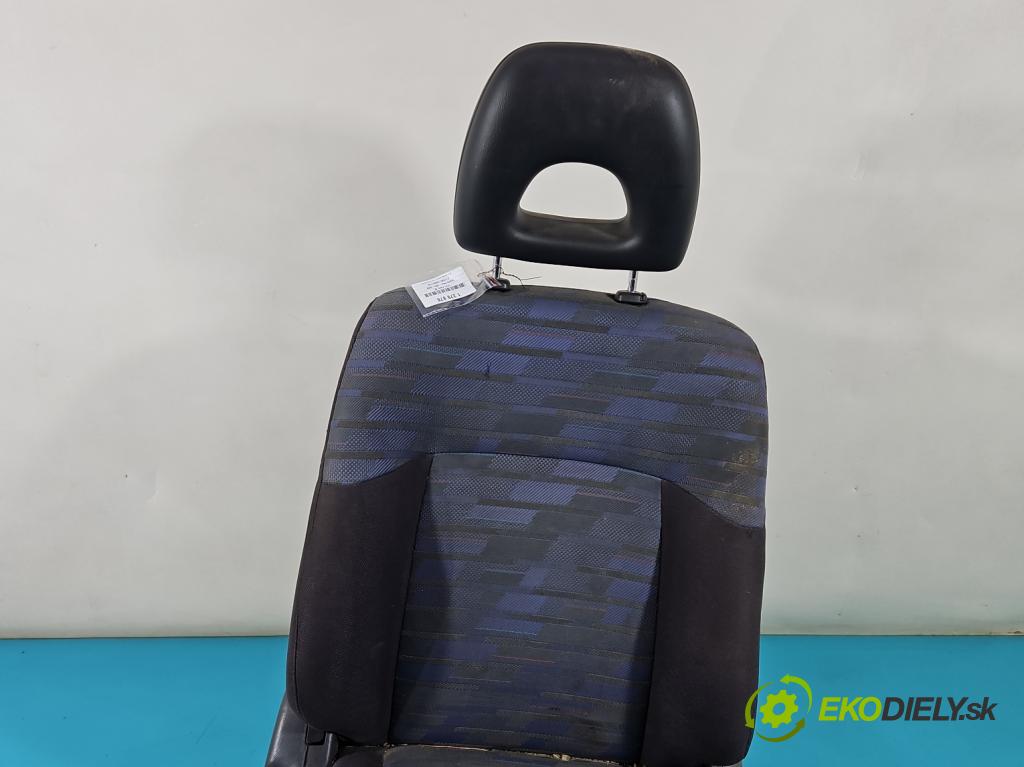 Toyota Rav4 I 1994-2000 2.0 16V 129 HP manual 95 kW 1998 cm3 5- Sedačka pravý  (Sedačky, sedadlá)