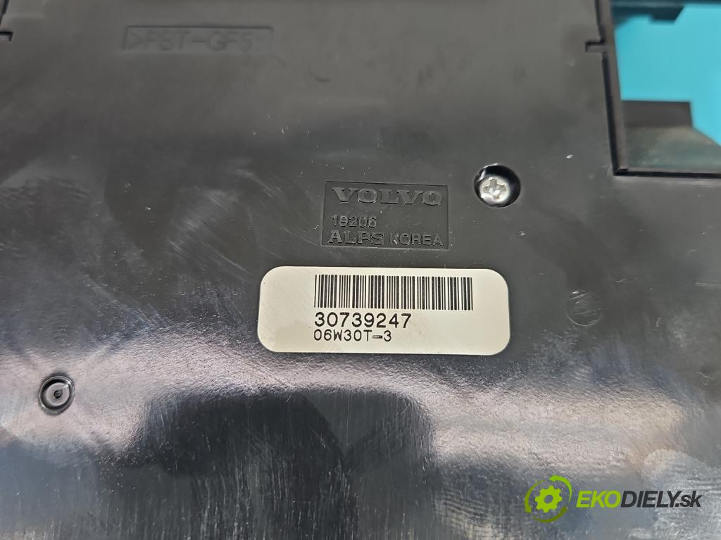 Volvo V50 2.0d 136 HP manual 100 kW 1997 cm3 5- panel kúrenia 30739247