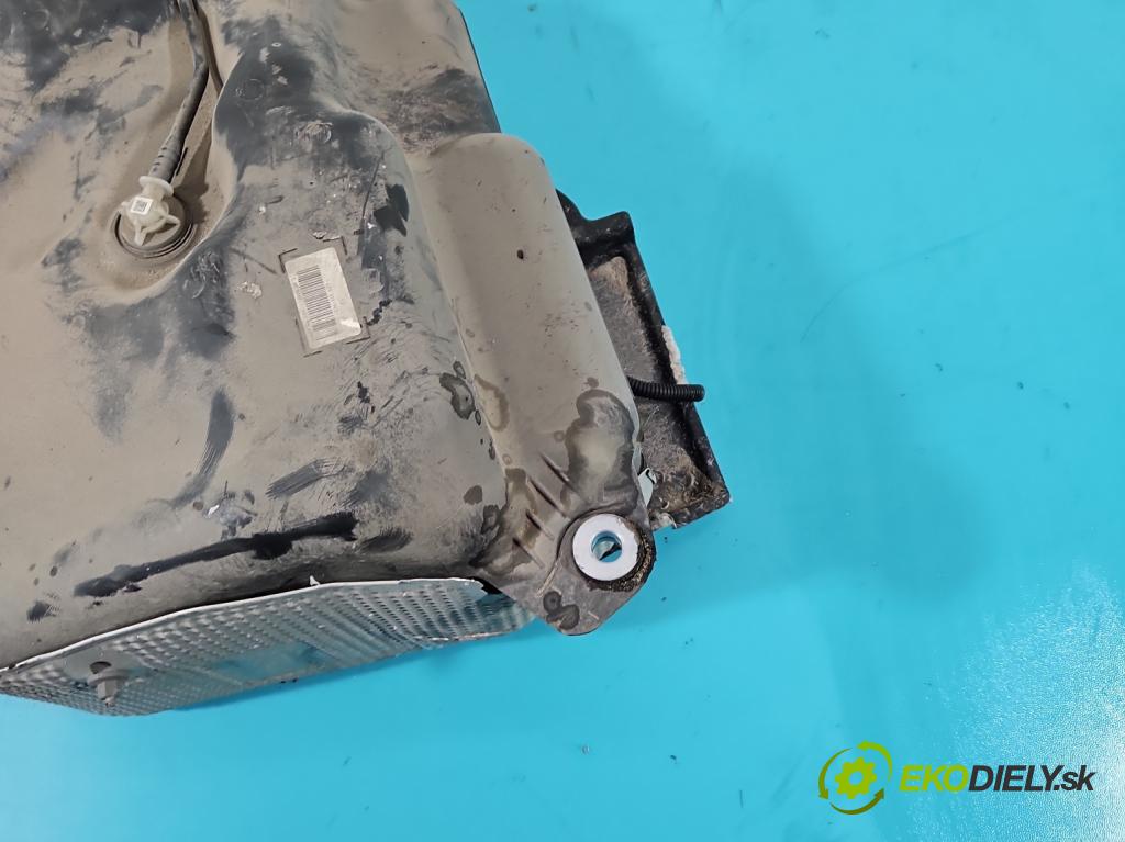 Audi A7 4G 2010-2018 3.0 tdi 272 HP automatic 200 kW 2967 cm3 5- Nádrž: AdBlue: