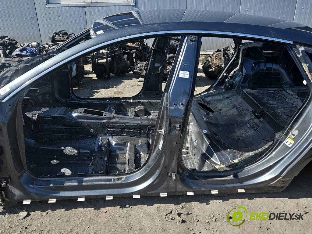 Audi A7 4G 2010-2018 3.0 tdi 272 hp automatic 200 kW 2967 cm3 5- práh levý  (Ostatní)