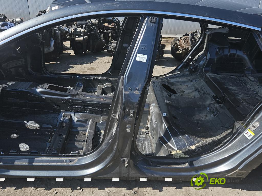 Audi A7 4G 2010-2018 3.0 tdi 272 hp automatic 200 kW 2967 cm3 5- práh levý  (Ostatní)