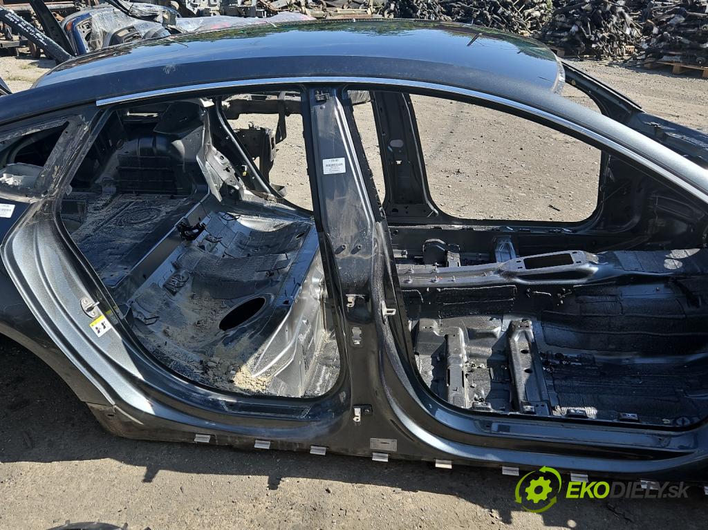 Audi A7 4G 2010-2018 3.0 tdi 272 hp automatic 200 kW 2967 cm3 5- práh pravý  (Ostatní)