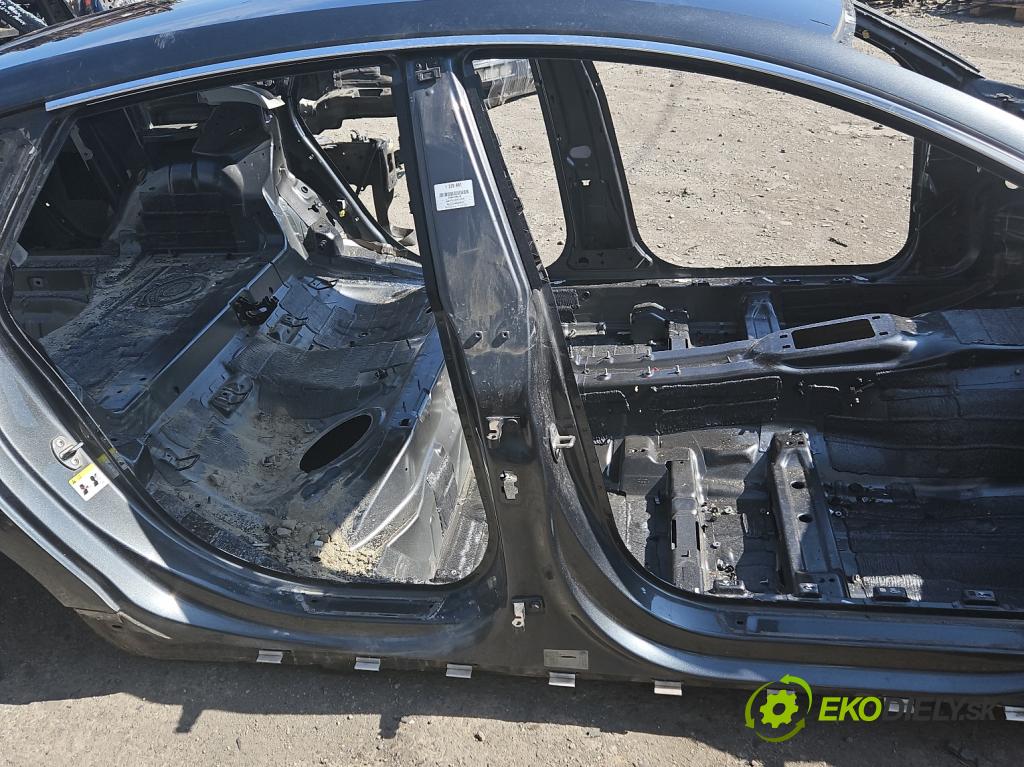 Audi A7 4G 2010-2018 3.0 tdi 272 hp automatic 200 kW 2967 cm3 5- práh pravý  (Ostatní)