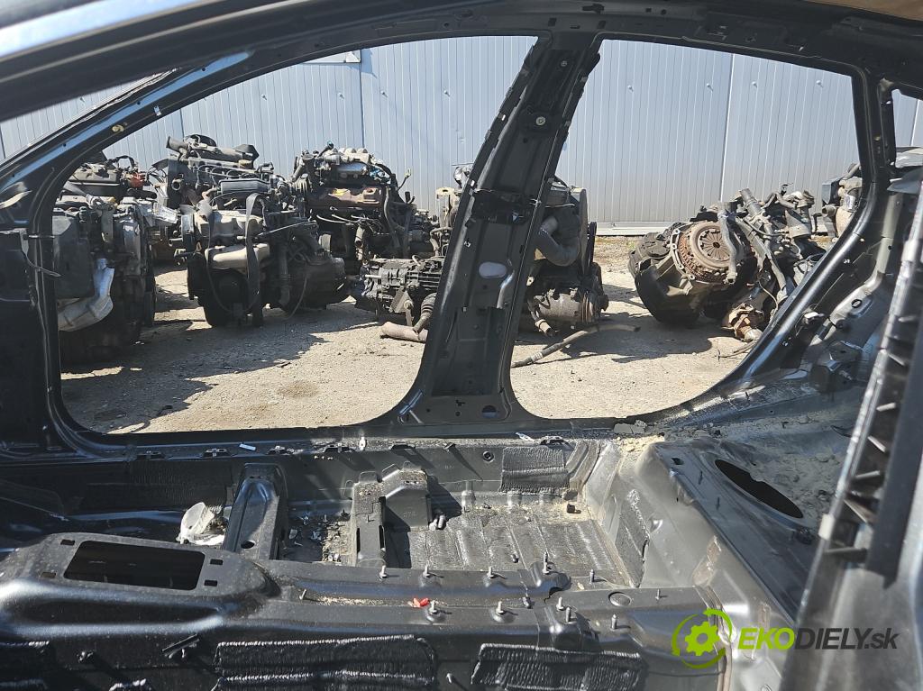 Audi A7 4G 2010-2018 3.0 tdi 272 hp automatic 200 kW 2967 cm3 5- práh pravý  (Ostatní)