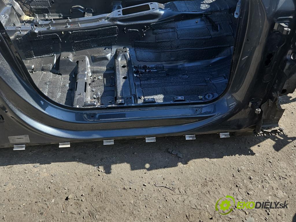 Audi A7 4G 2010-2018 3.0 tdi 272 hp automatic 200 kW 2967 cm3 5- práh pravý  (Ostatní)