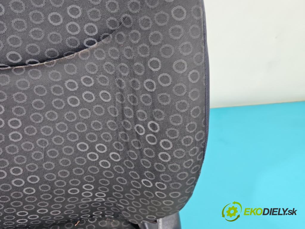 Toyota Yaris I 1999-2005 1.4 D4D 75 HP manual 55 kW 1364 cm3 5- Sedačka ľavý  (Sedačky, sedadlá)