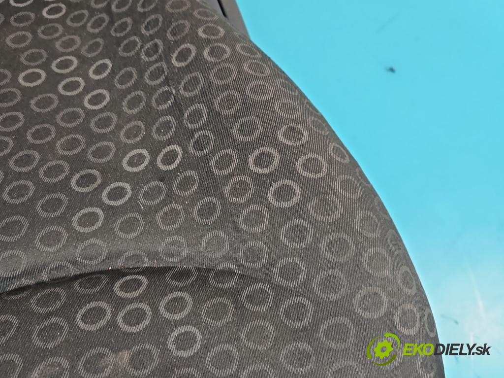 Toyota Yaris I 1999-2005 1.4 D4D 75 HP manual 55 kW 1364 cm3 5- Sedačka ľavý  (Sedačky, sedadlá)