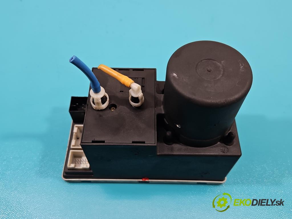 Audi A3 8L 1996-2003 1.8 20V 125 HP manual 92 kW 1781 cm3 3- Centrální: zámek: 8L0862257E