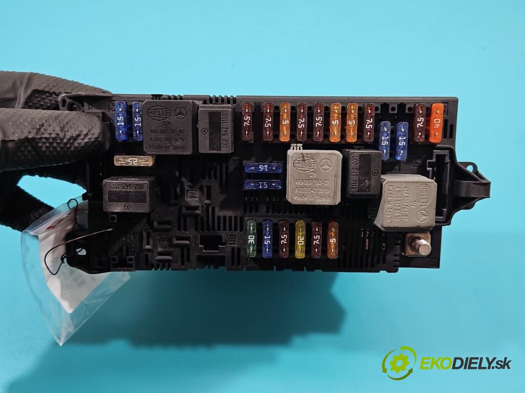 Mercedes E W211 2002-2009 3.2 cdi 204 hp automatic 150 kW 3222 cm3 5- skříňka pojistková 2115453101 (Pojistkové skříňky)