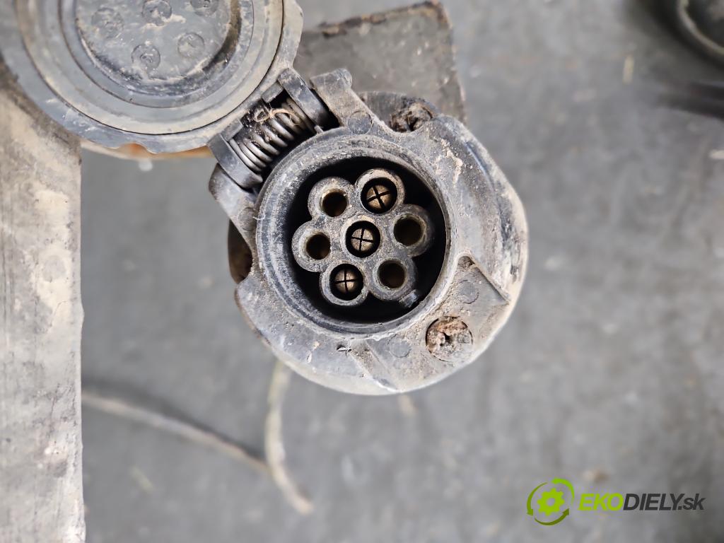 Ford Focus Mk2 2004-2011 2.0 tdci 136hp manual 100 kW 1997 cm3 5- oko tažné  (Tažná zařízení)