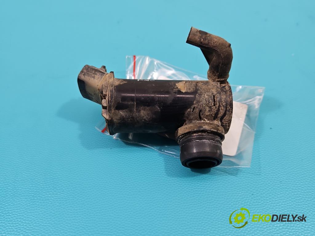 Toyota Rav4 I 1994-2000 2.0 16V 129 HP manual 95 kW 1998 cm3 5- pompa ostrekovačov 85310-20190 (Motorčeky, čerpadlá ostrekovačov)