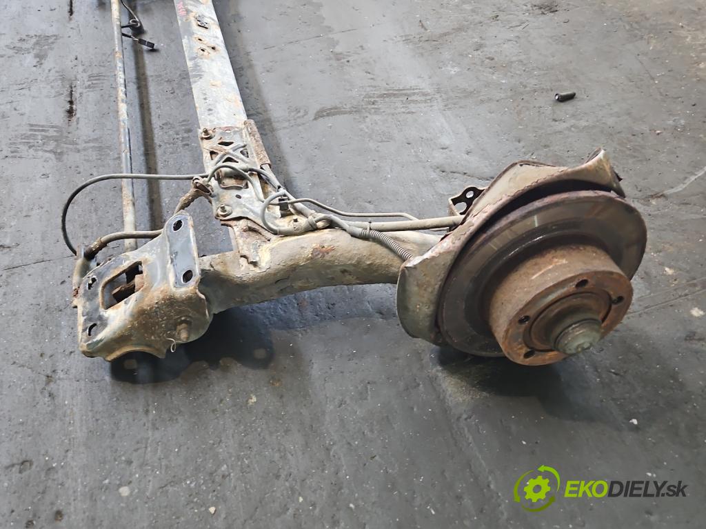 Audi A4 B5 1994-2001 1.8 20V 125 hp manual 92 kW 1781 cm3 4- zadní výztuha  (Výztuhy zadní)