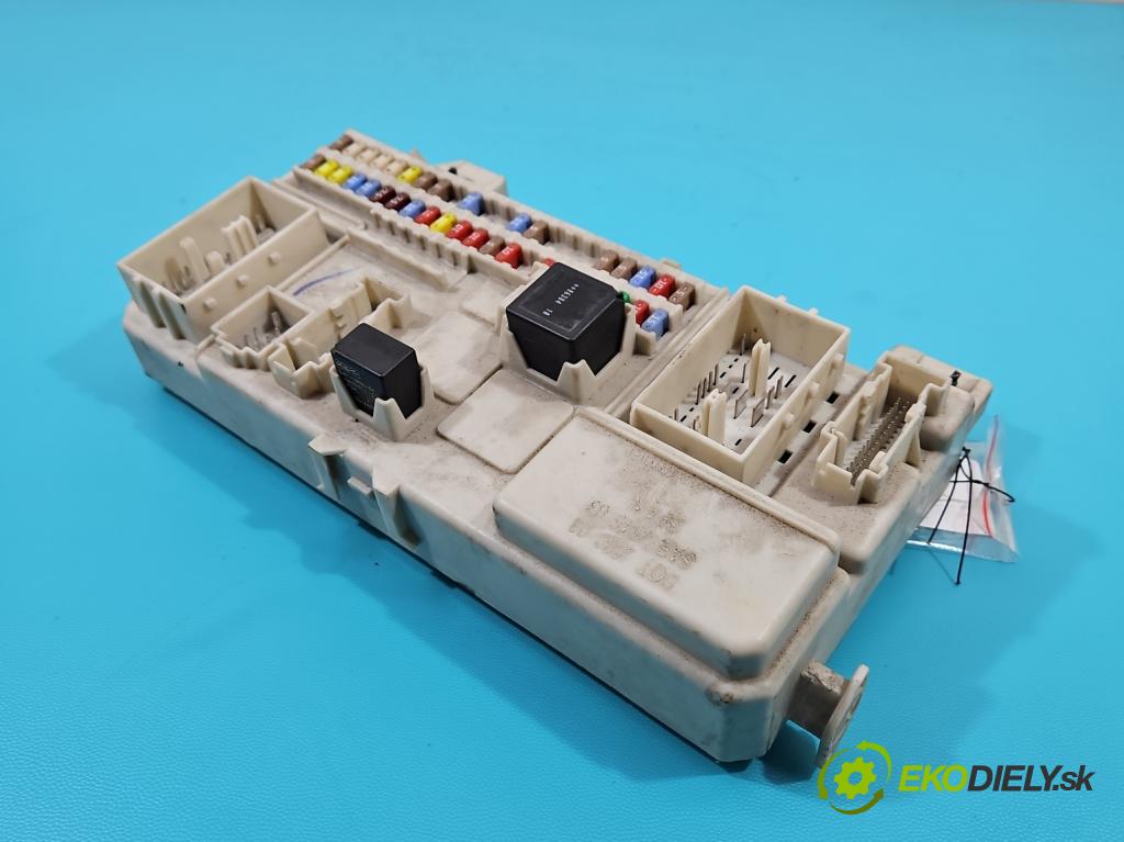 Volvo V50 2.0d 136hp manual 100 kW 1997 cm3 5- skříňka pojistková 30765015 (Pojistkové skříňky)