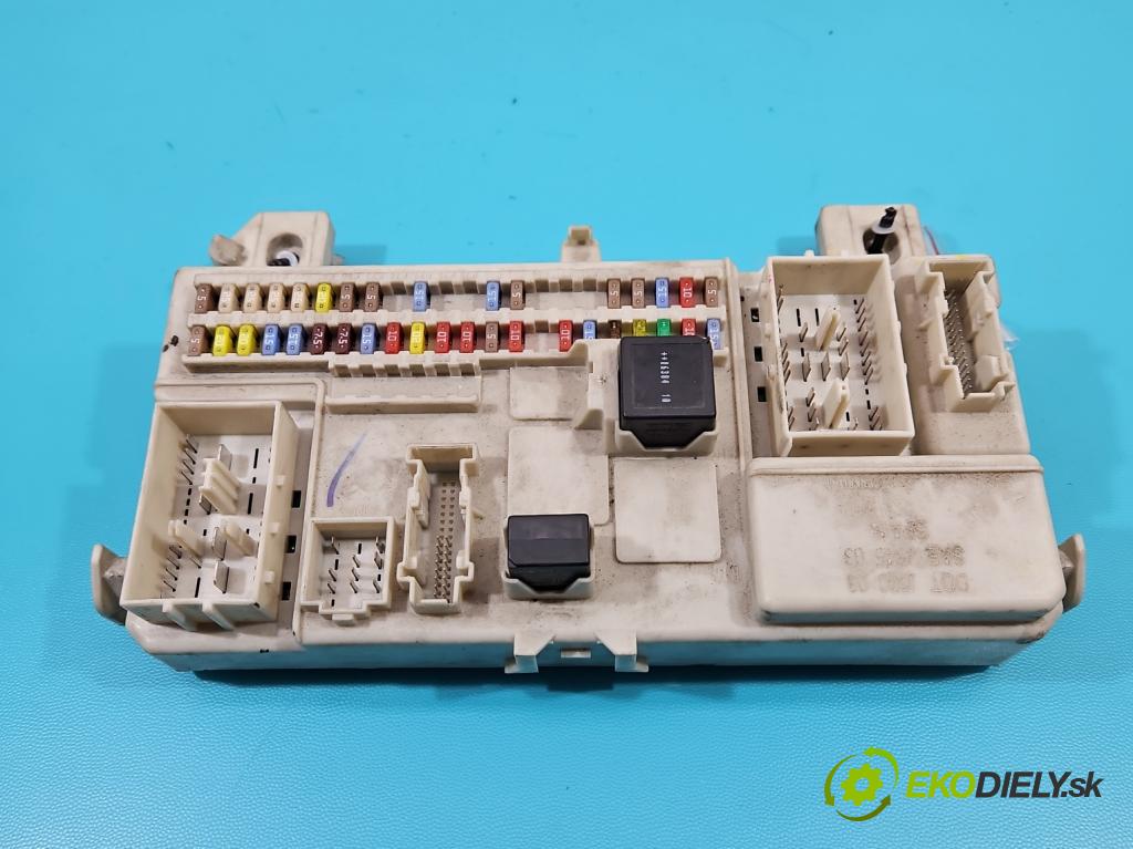 Volvo V50 2.0d 136hp manual 100 kW 1997 cm3 5- skříňka pojistková 30765015 (Pojistkové skříňky)