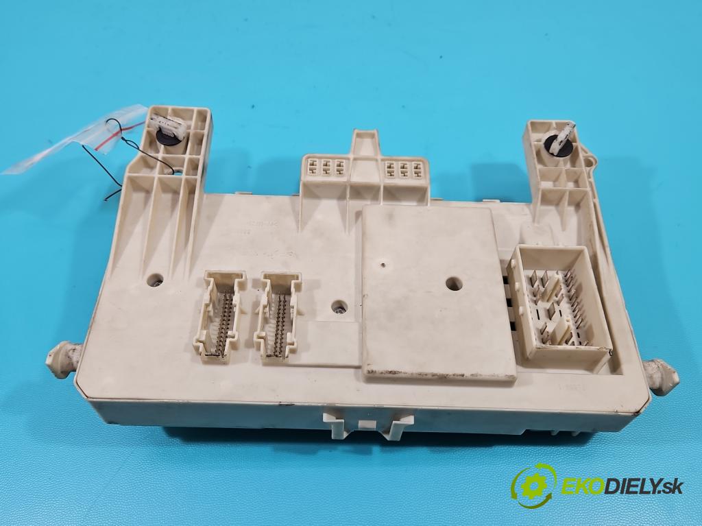 Volvo V50 2.0d 136hp manual 100 kW 1997 cm3 5- skříňka pojistková 30765015 (Pojistkové skříňky)