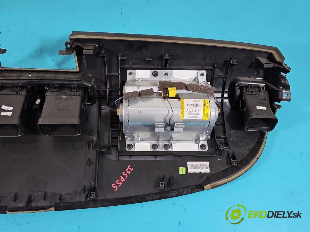 Volvo V50 2.0d 136 HP manual 100 kW 1997 cm3 5- kokpit,pristrojová doska rozdeľovacia