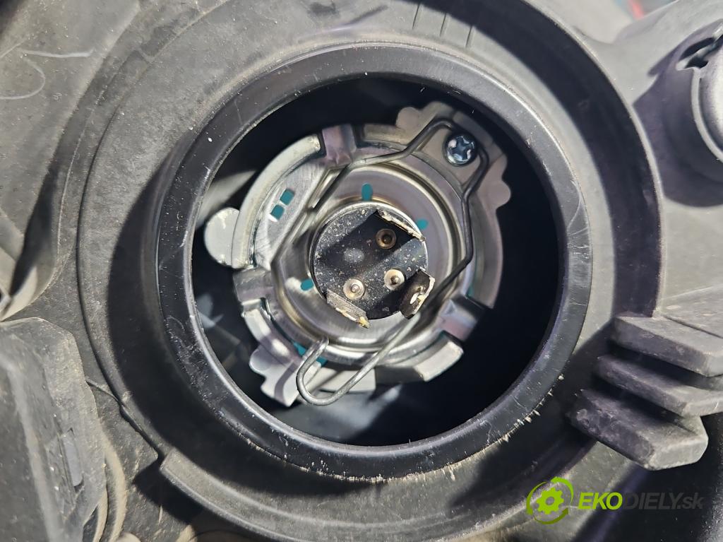 Honda Jazz II 2002-2008 1.2 77 HP manual 57 kW 1246 cm3 5- Reflektor: pravý  (Pravé)