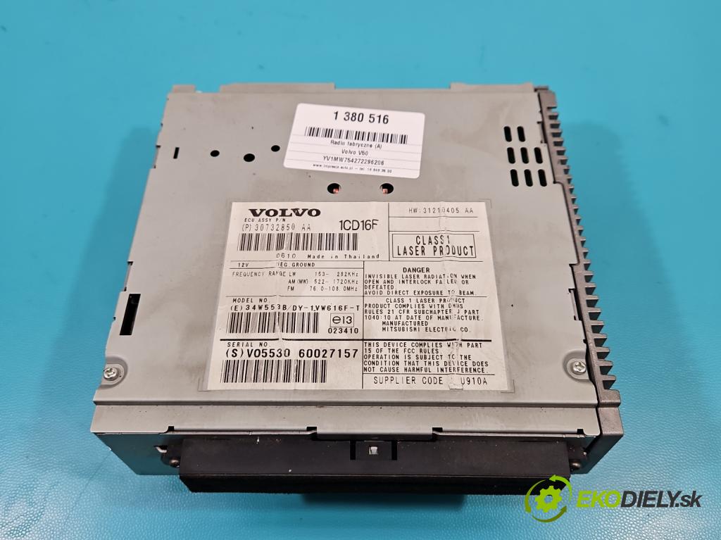 Volvo V50 2.0d 136 HP manual 100 kW 1997 cm3 5- Radio originál 30732850