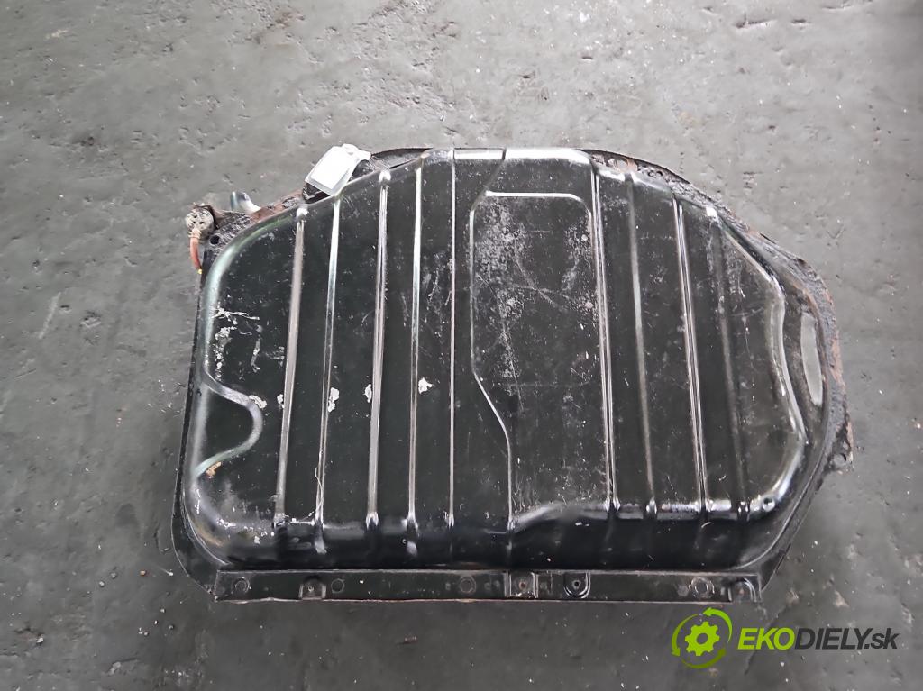 Nissan 100 NX 1.6 16V 90 HP manual 66 kW 1597 cm3 3- Nádrž: palivo  (Nádrže)