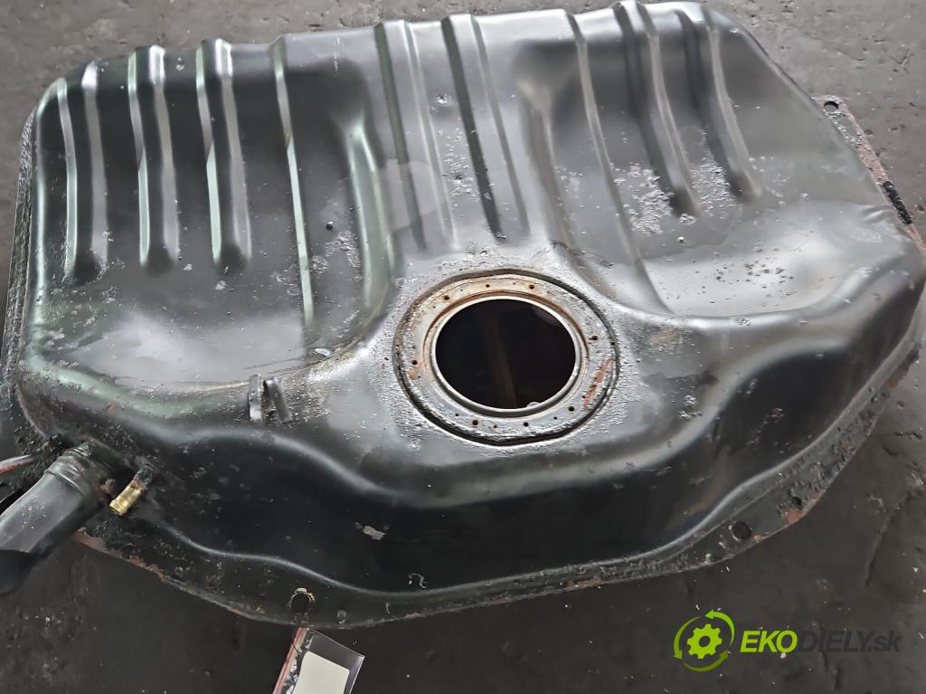 Nissan 100 NX 1.6 16V 90 HP manual 66 kW 1597 cm3 3- Nádrž: palivo  (Nádrže)