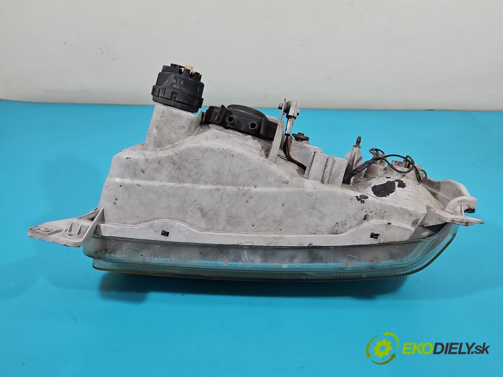 Suzuki Grand Vitara I 1998-2005 2.0d 109 HP manual 80 kW 1997 cm3 5- Reflektor: pravý  (Pravé)