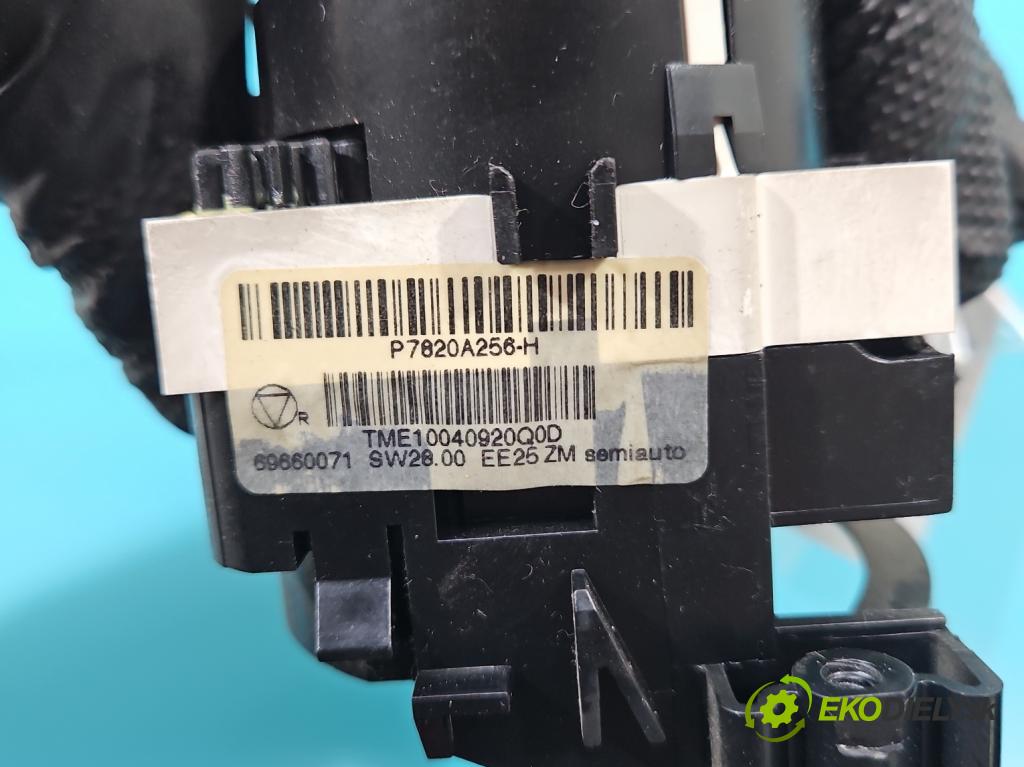 Mitsubishi Colt Z30 VI 2004-2012 1.3 16V 95 HP manual 70 kW 1332 cm3 5- panel kúrenia P7820A256-H