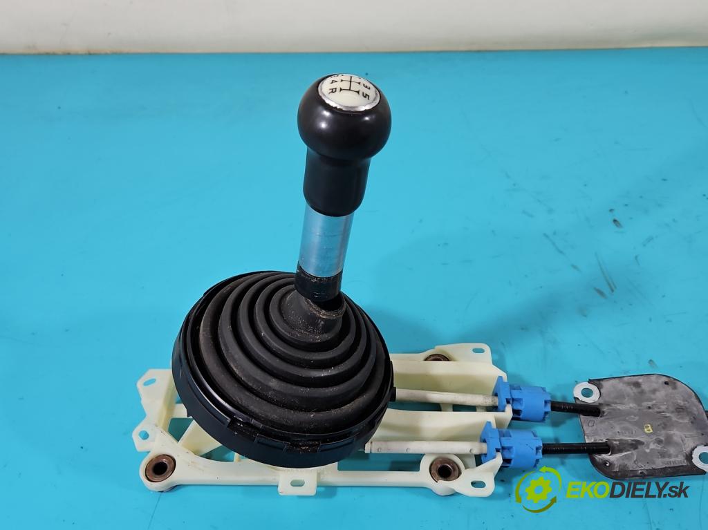 Mitsubishi Colt Z30 VI 2004-2012 1.3 16V 95 HP manual 70 kW 1332 cm3 5- Páka: Změny: stupeň,rýchlosť MN178047 (Rýchlostné páky / kulisy)