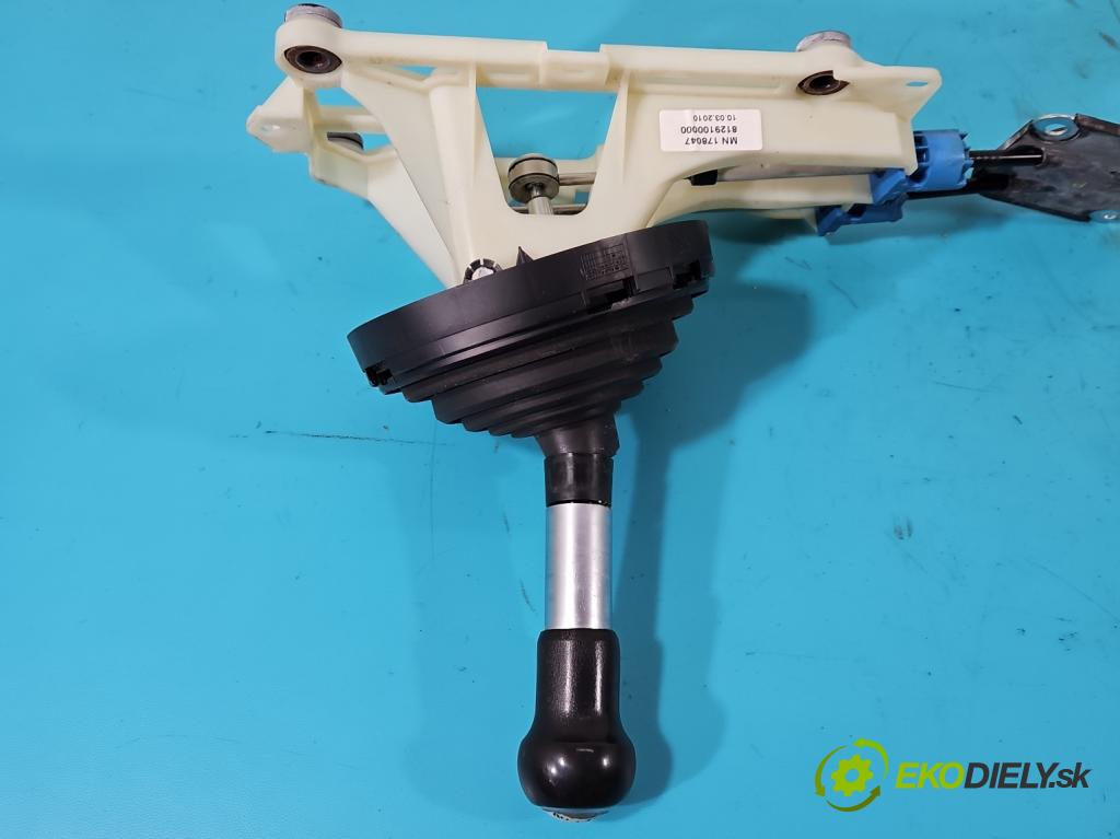 Mitsubishi Colt Z30 VI 2004-2012 1.3 16V 95 HP manual 70 kW 1332 cm3 5- Páka: Změny: stupeň,rýchlosť MN178047 (Rýchlostné páky / kulisy)