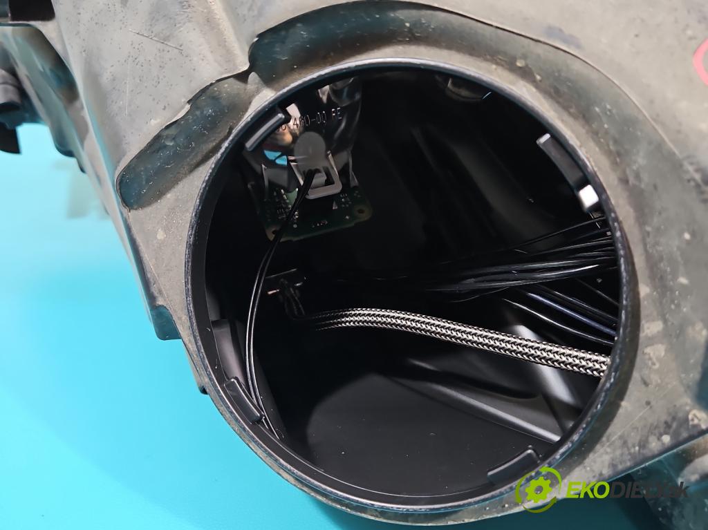 Mercedes E W212 2009-2016 3.0 cdi V6 204 HP automatic 150 kW 2987 cm3 5- Reflektor: pravý A2128201039 (Pravé)