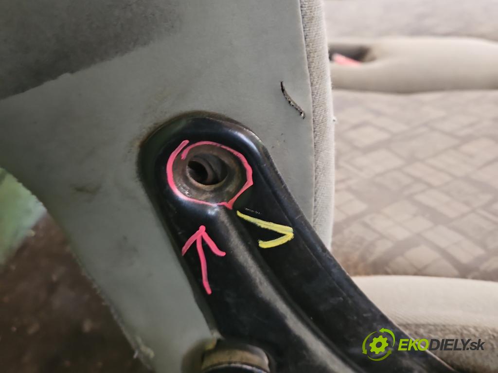 Opel Vivaro 2001-2014 2.5 cdti 135 HP manual 99 kW 2463 cm3 5- Pohovka: zadné  (Sedačky, sedadlá)