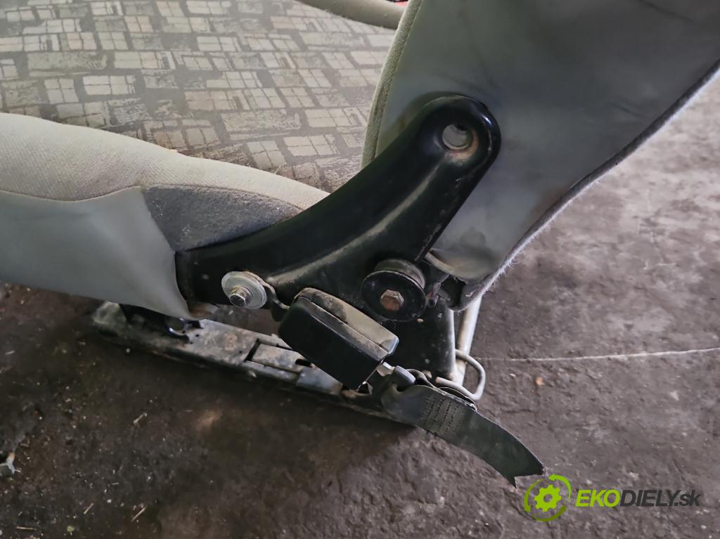 Opel Vivaro 2001-2014 2.5 cdti 135 HP manual 99 kW 2463 cm3 5- Pohovka: zadné  (Sedačky, sedadlá)