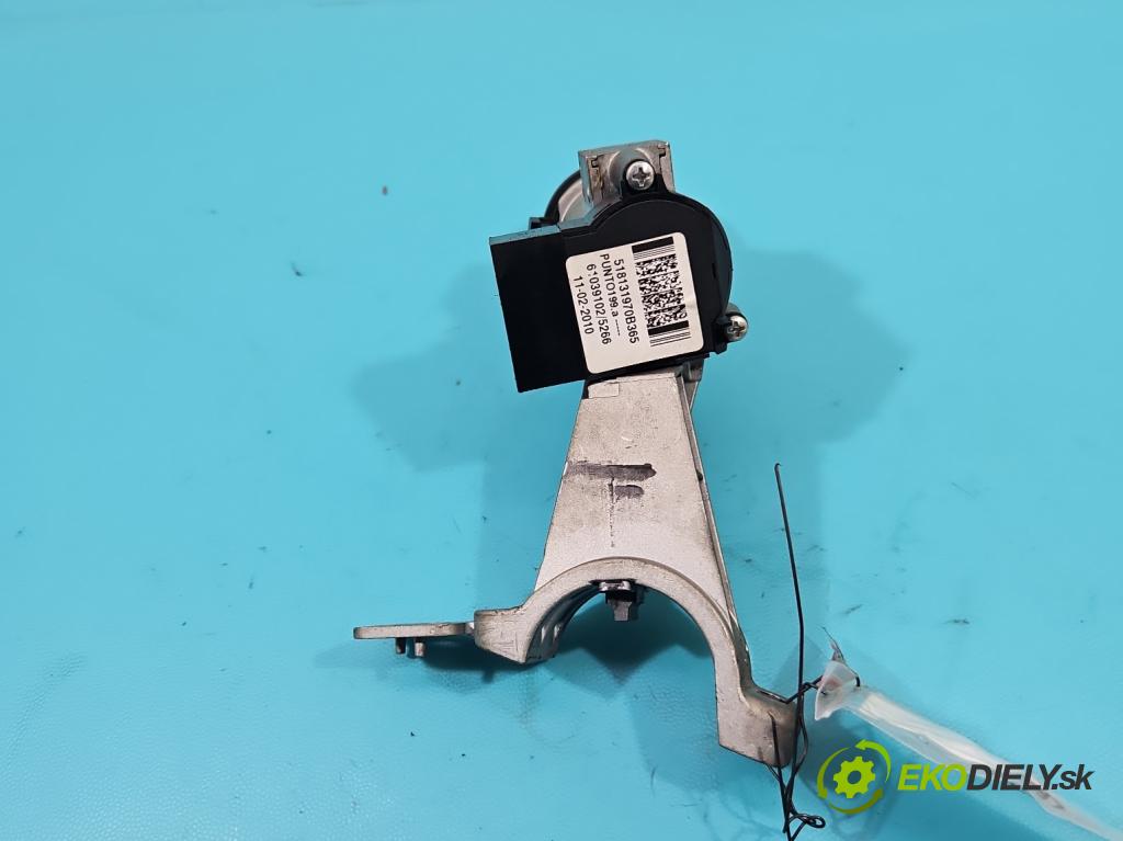 Fiat Punto Grande 1.4 77 HP manual 57 kW 1368 cm3 5- Spínačka 518131970B365 (Spínacie skrinky a kľúče)