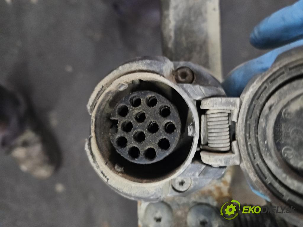 Opel Vivaro 2001-2014 2.5 cdti 135 hp manual 99 kW 2463 cm3 5- oko tažné  (Tažná zařízení)