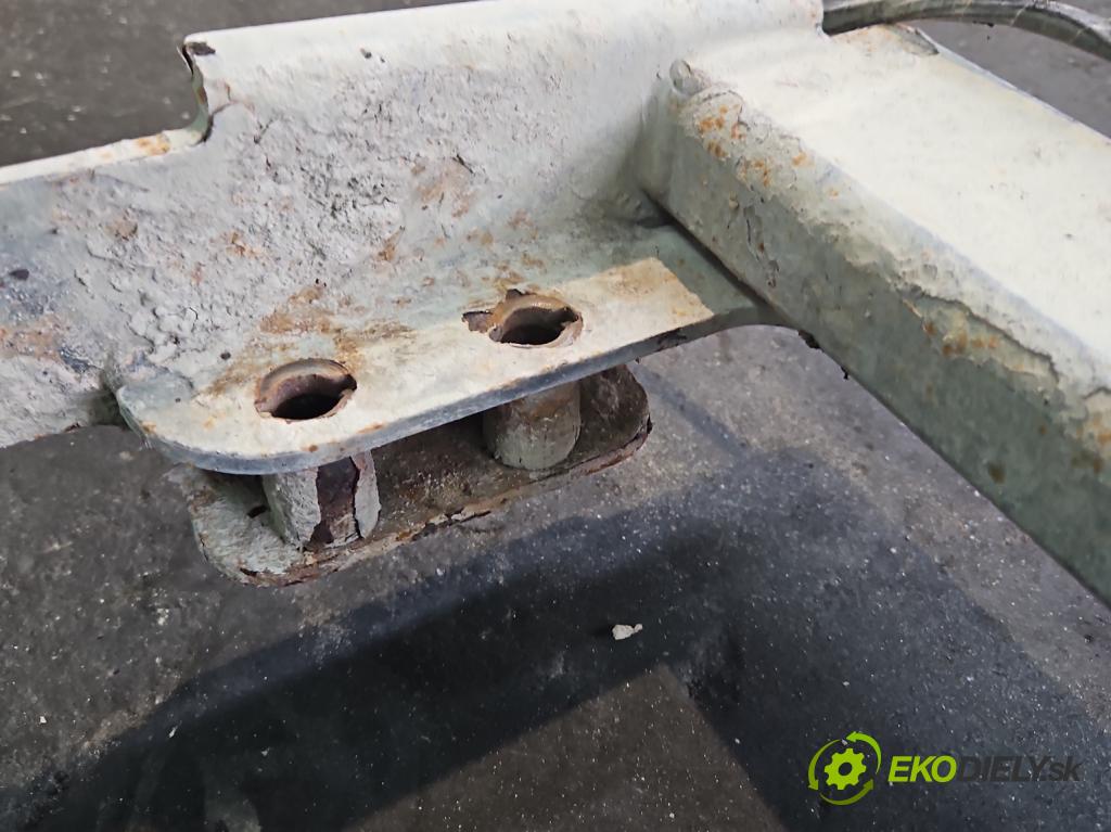 Opel Vivaro 2001-2014 2.5 cdti 135 hp manual 99 kW 2463 cm3 5- oko tažné  (Tažná zařízení)