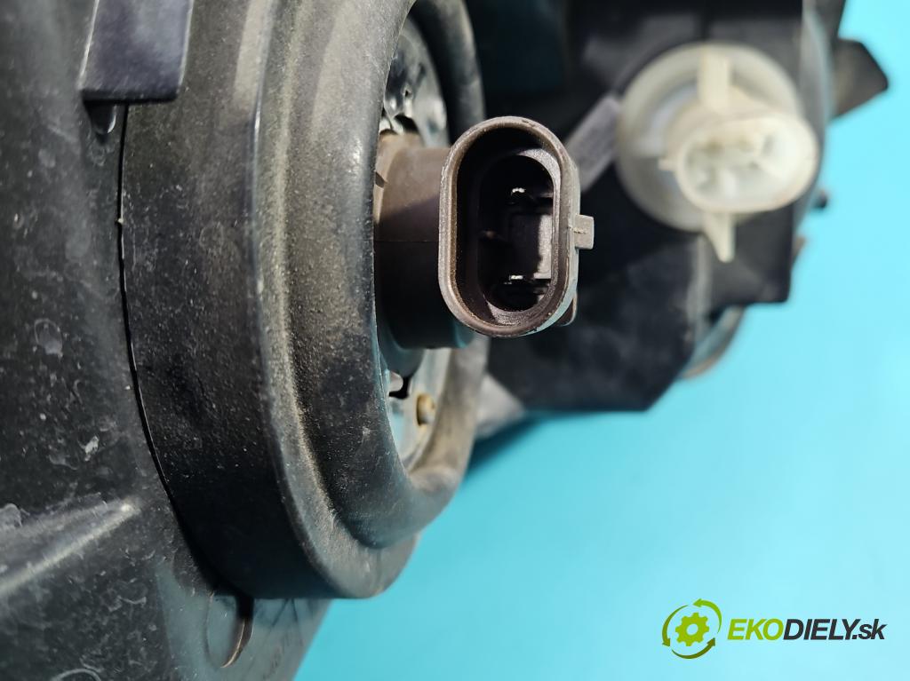 Opel Astra II 1998-2009 2.2 16V 147 HP manual 108 kW 2198 cm3 2- Reflektor: pravý  (Pravé)