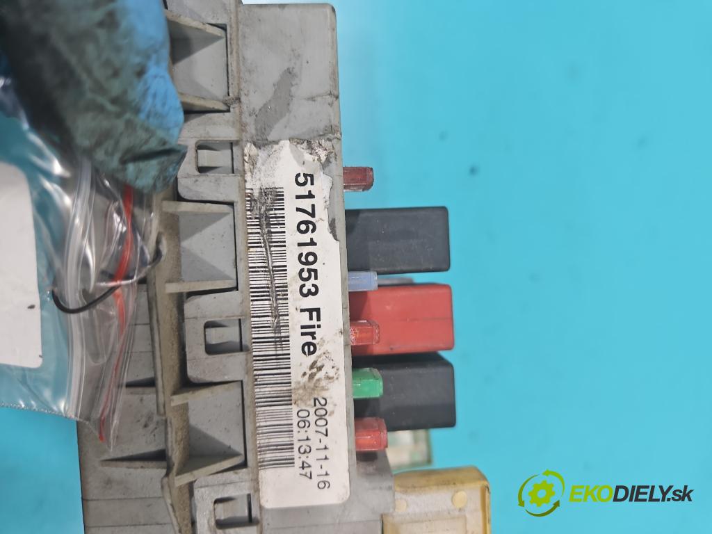 Fiat Doblo I 2001-2010 1.4 8V 77 hp manual 57 kW 1368 cm3 5- skříňka pojistková 51761953 (Pojistkové skříňky)