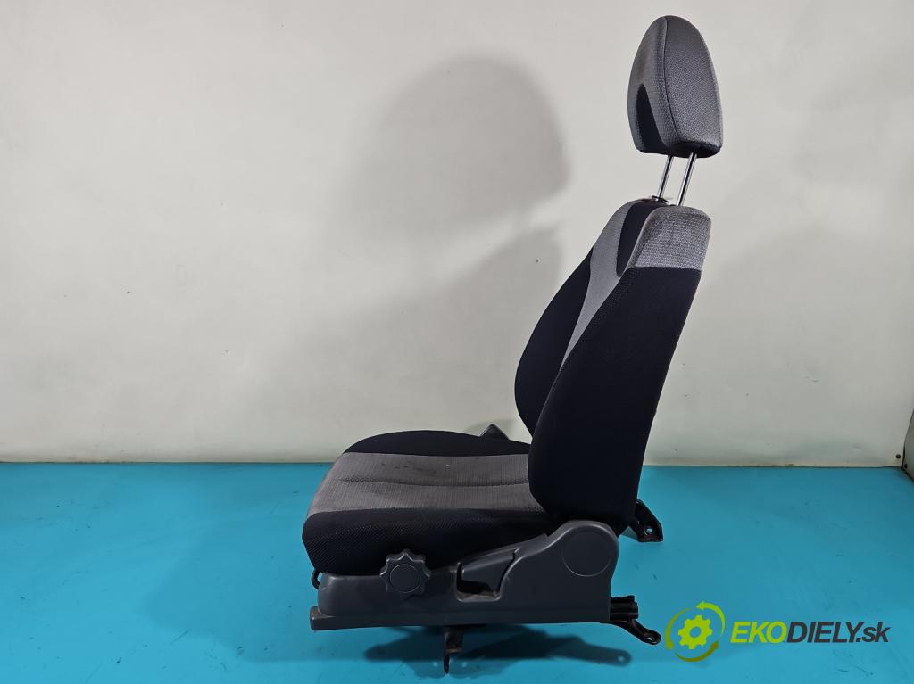 Daihatsu YRV 2000-2005 1.3 16V 87 HP manual 64 kW 1298 cm3 5- Sedačka ľavý  (Sedačky, sedadlá)