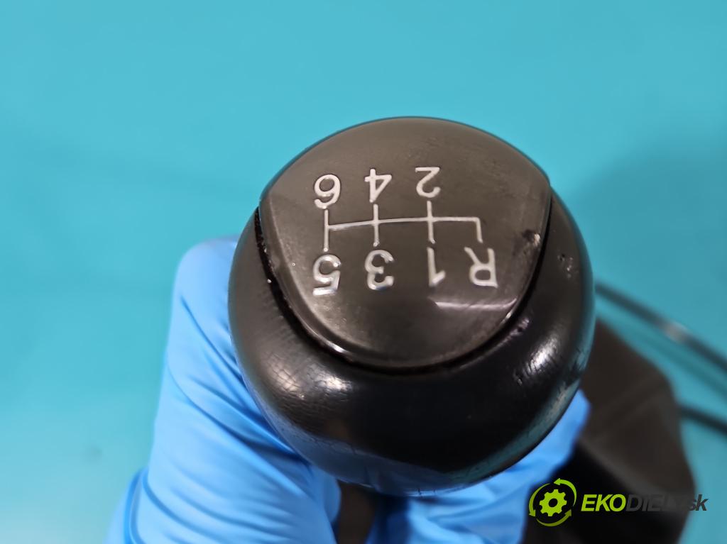 Fiat Croma II 2005-2010 1.9 jtd 120 HP manual 88 kW 1910 cm3 5- Páka: Změny: stupeň,rýchlosť 55348262 (Rýchlostné páky / kulisy)