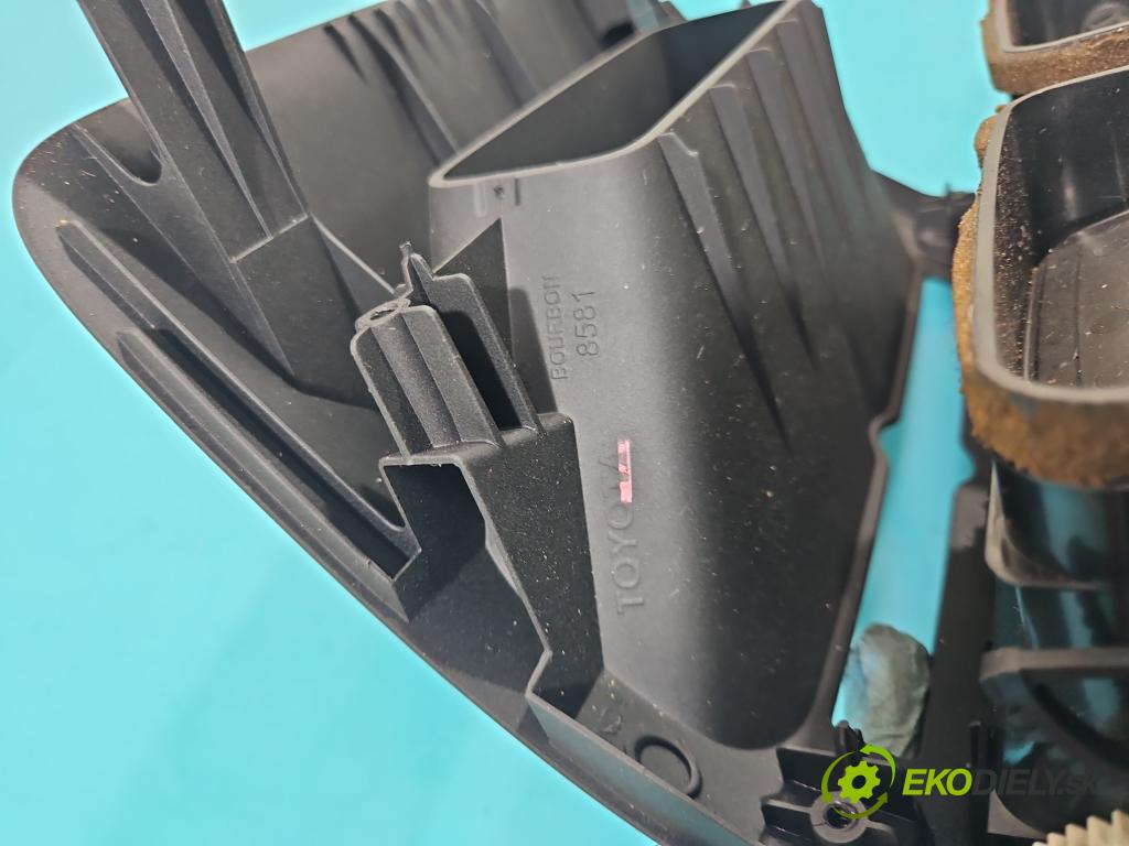 Toyota Avensis II T25 2003-2008 2.0 D4D 116 HP manual 85 kW 1995 cm3 5- Mřížka: kúrenia stredová  (Mriežky kúrenia (fukáre))