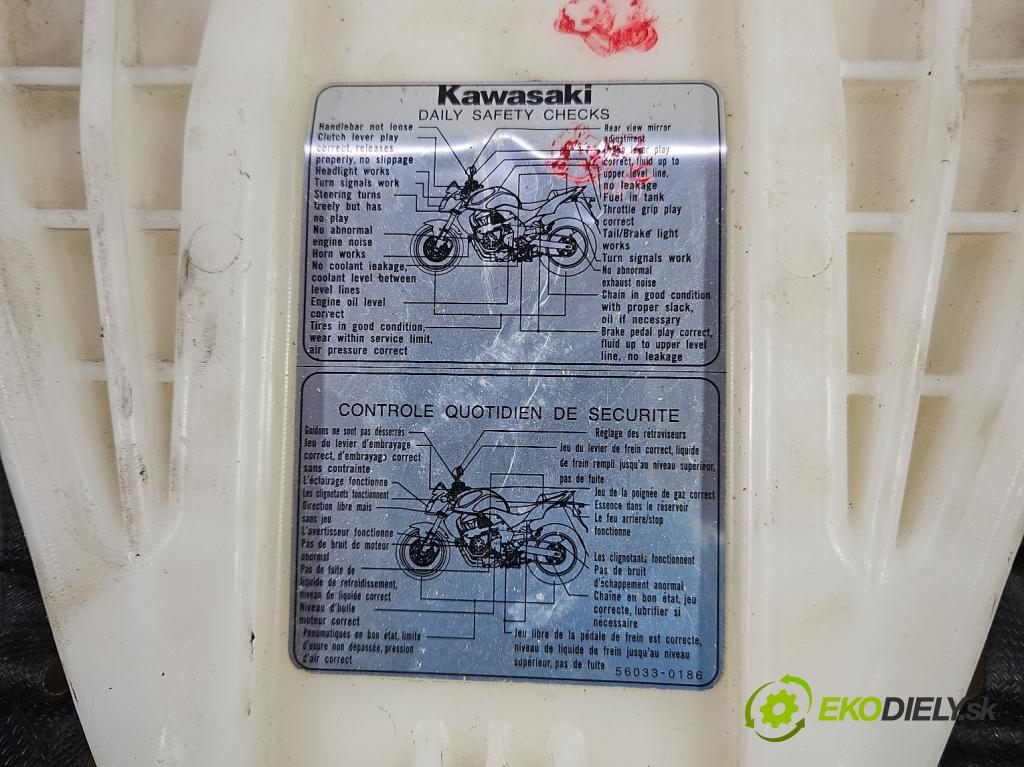 Kawasaki Z750 0.7 manual 25 kW 748 cm3 2- Pohovka: zadné  (Sedačky, sedadlá)