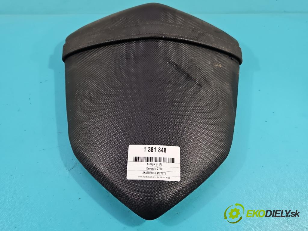 Kawasaki Z750 0.7 manual 25 kW 748 cm3 2- Pohovka: zadné  (Sedačky, sedadlá)