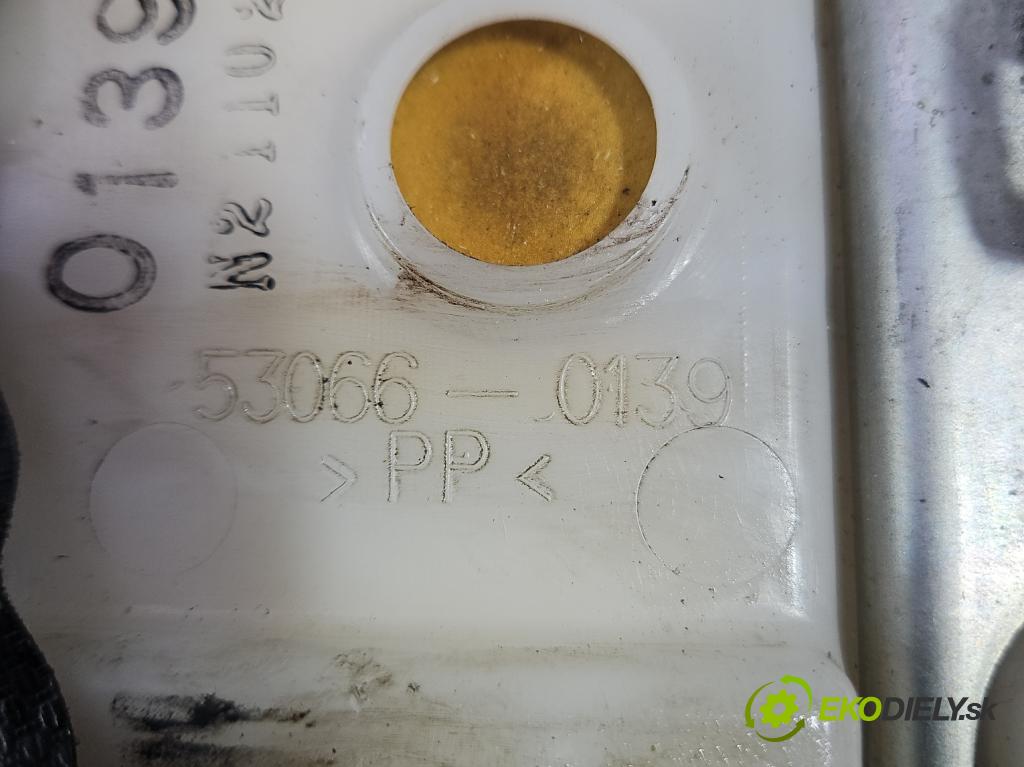 Kawasaki Z750 0.7 manual 25 kW 748 cm3 2- Pohovka: zadné  (Sedačky, sedadlá)