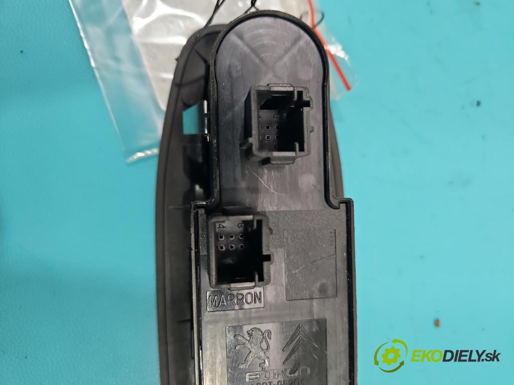 Peugeot 2008 I 2013-2019 1.2 THP 110 hp manual 81 kW 1199 cm3 5- Přepínač oken zpětných zrcátek 96749624ZD