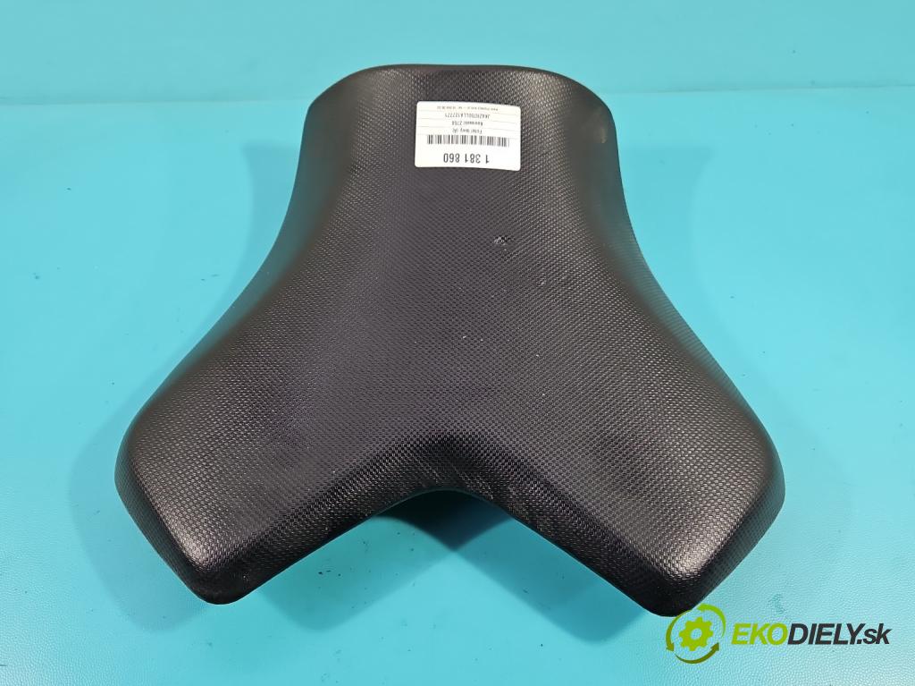 Kawasaki Z750 0.7 manual 25 kW 748 cm3 2- Sedačka ľavý  (Sedačky, sedadlá)