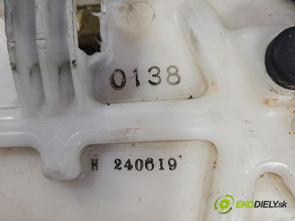 Kawasaki Z750 0.7 manual 25 kW 748 cm3 2- Sedačka ľavý  (Sedačky, sedadlá)